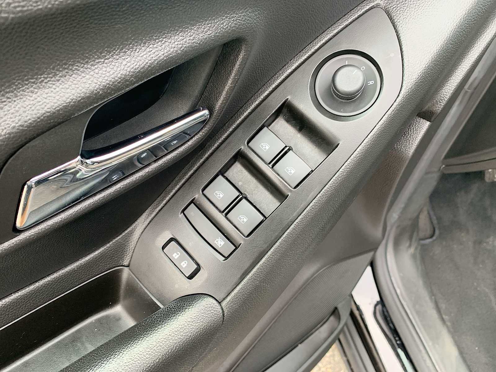 Certified 2022 Chevrolet Trax LT w/ Midnight Edition image 21