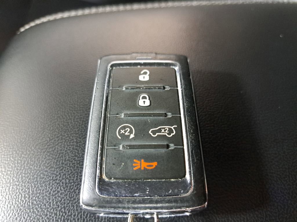 Used 2022 Jeep Grand Cherokee L Limited w/ Black Appearance Package image 26