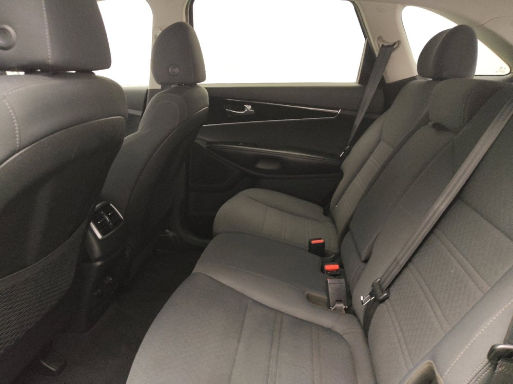 Used 2020 Kia Sorento S image 18