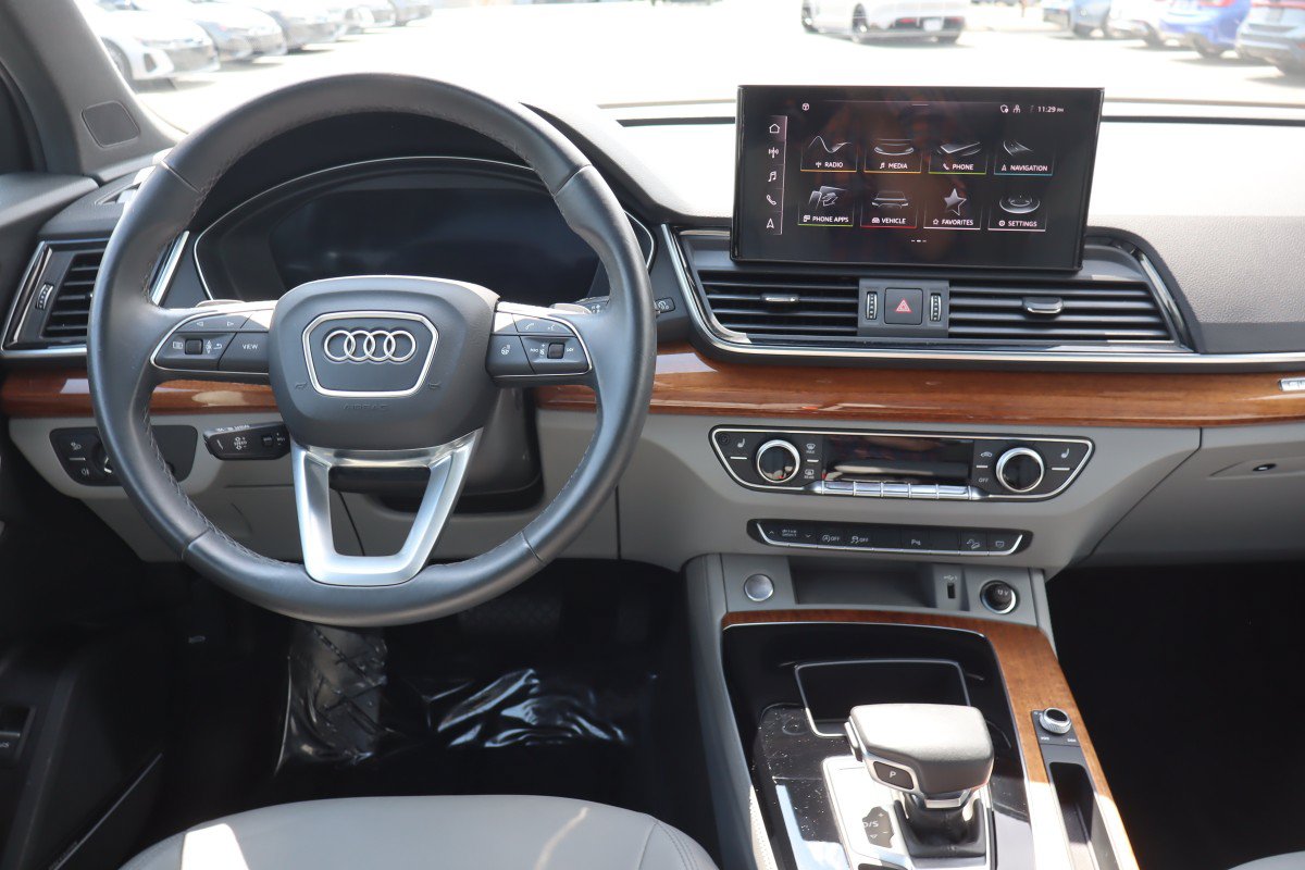 Used 2023 Audi Q5 2.0T Premium Plus w/ Premium Plus Package AWD/4WD image 19