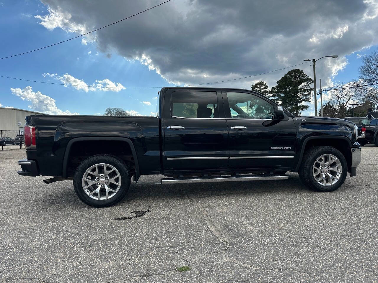 Used 2017 GMC Sierra 1500 SLT w/ SLT Premium Package image 14
