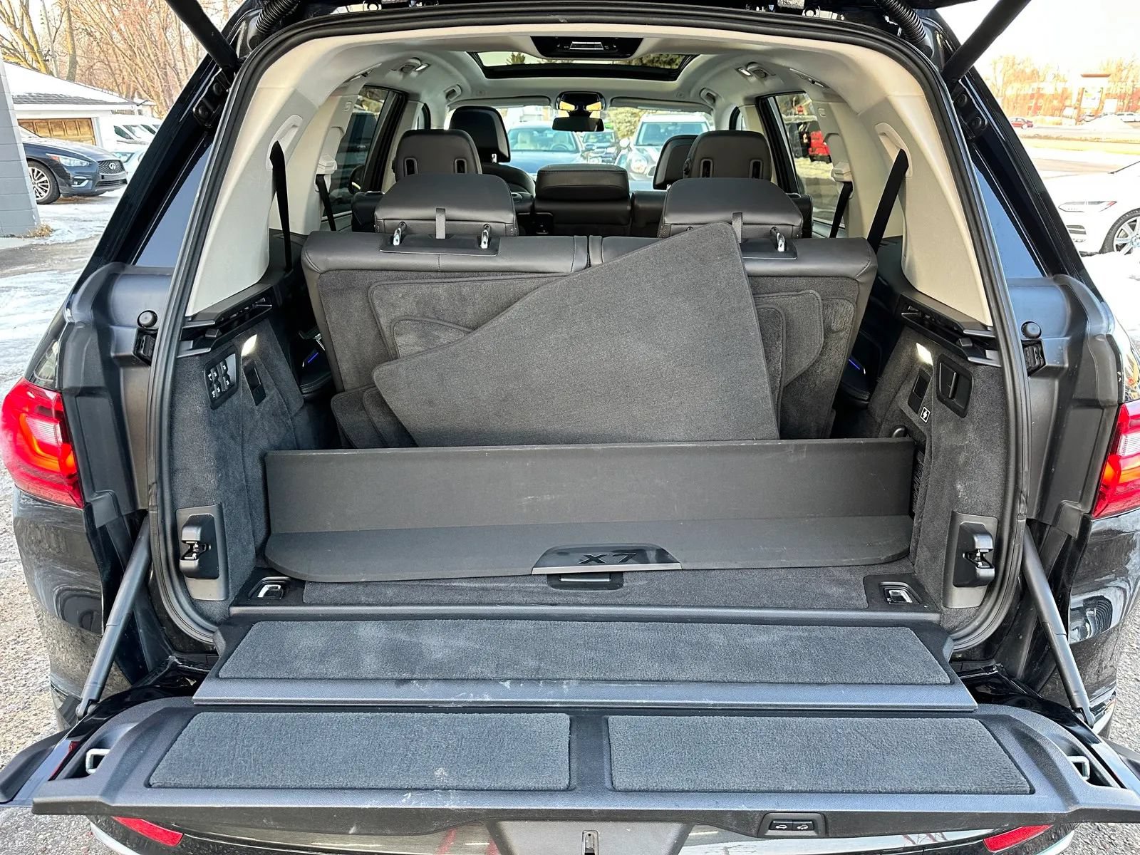 Used 2019 BMW X7 xDrive40i w/ Premium Package AWD/4WD image 29