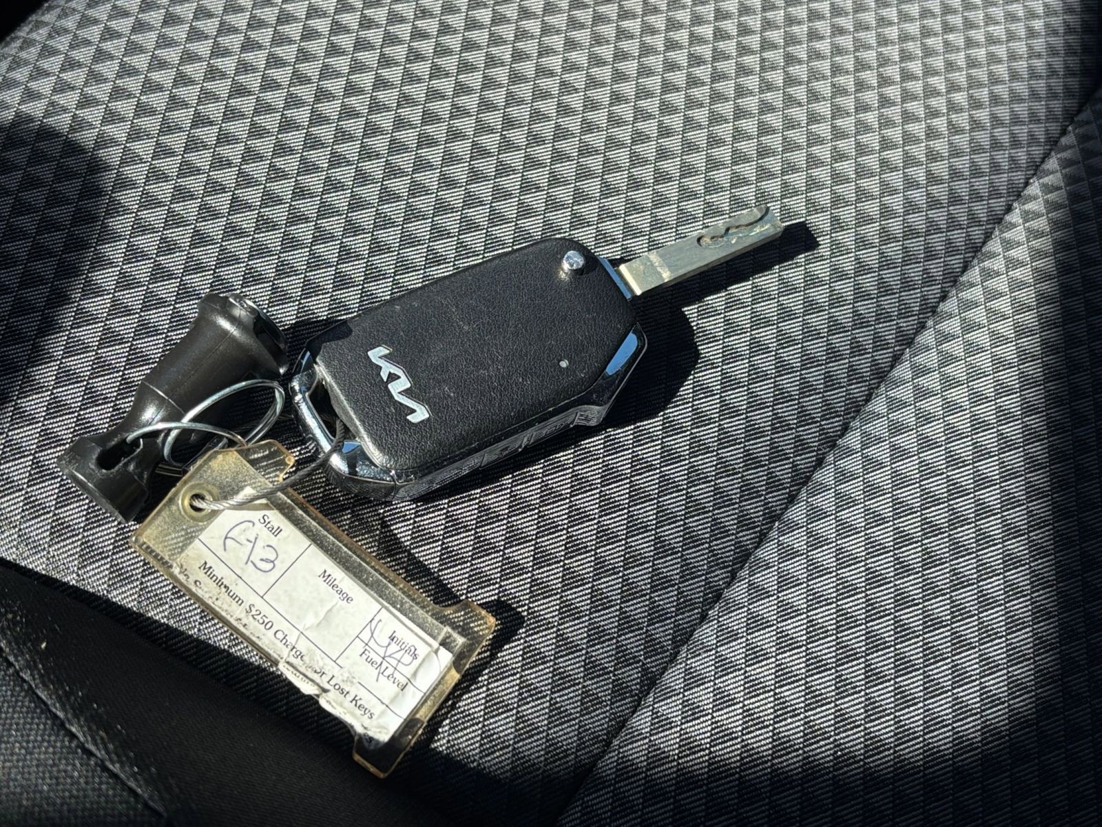 Used 2025 Kia Soul LX w/ LX Technology Package FWD image 22