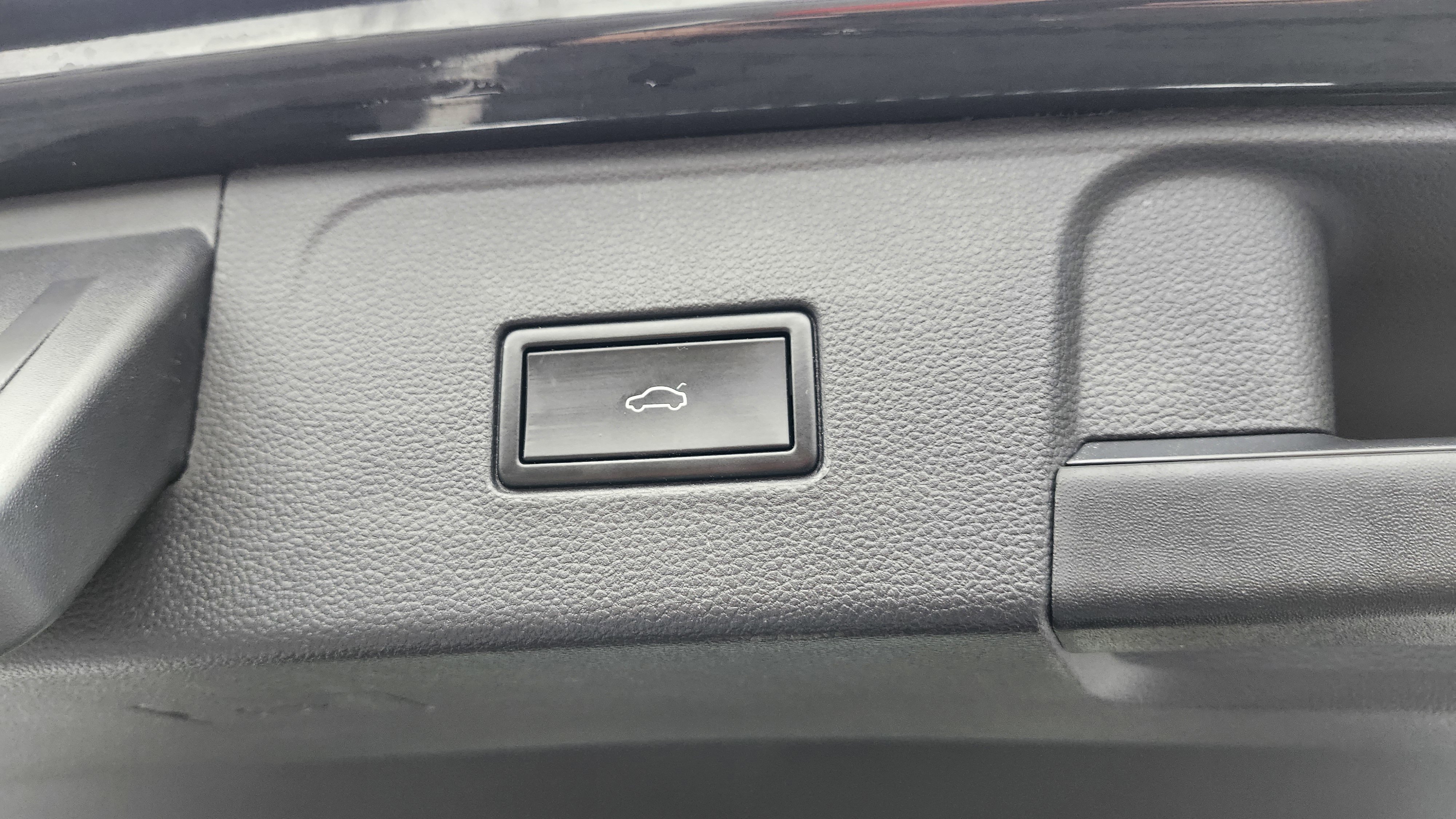 Used 2018 Volkswagen Atlas SE image 18