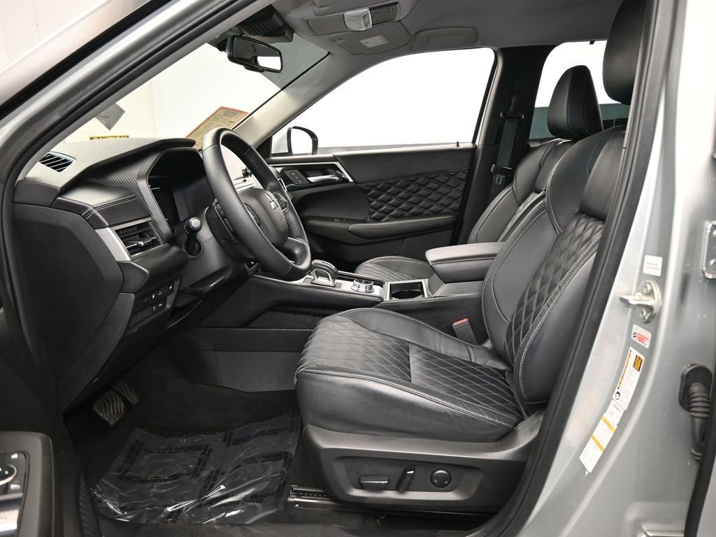 Used 2023 Mitsubishi Outlander SEL image 11