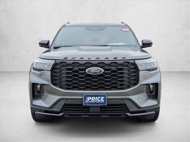 Used 2025 Ford Explorer ST-Line w/ ST-Line Street Pack video 2