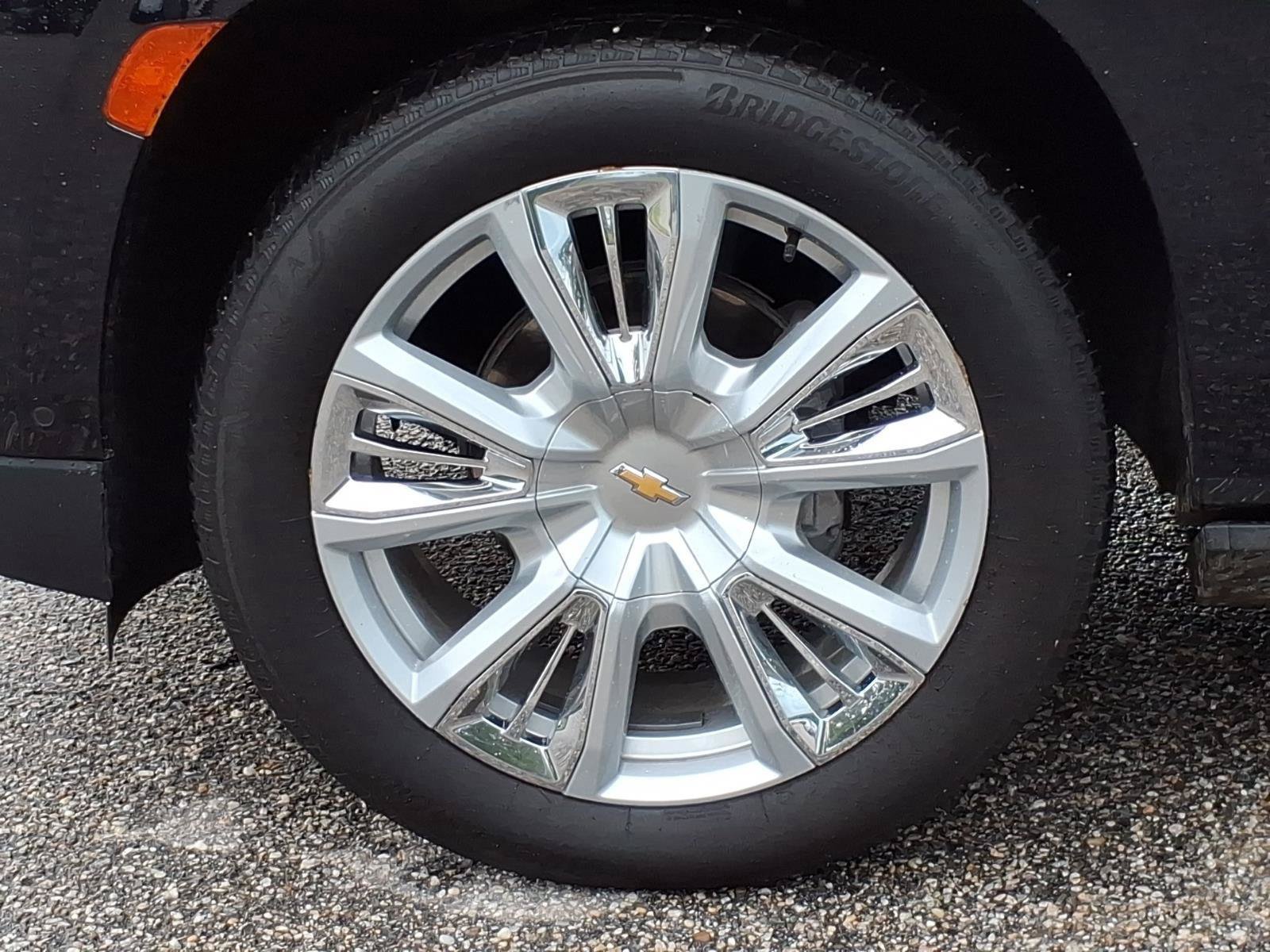 Used 2024 Chevrolet Suburban High Country w/ Advanced Technology Package AWD/4WD image 4