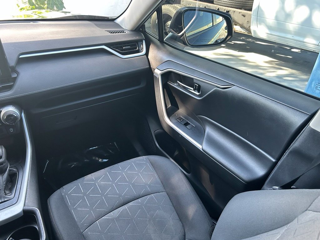 Used 2021 Toyota RAV4 XLE w/ Convenience Package FWD image 11