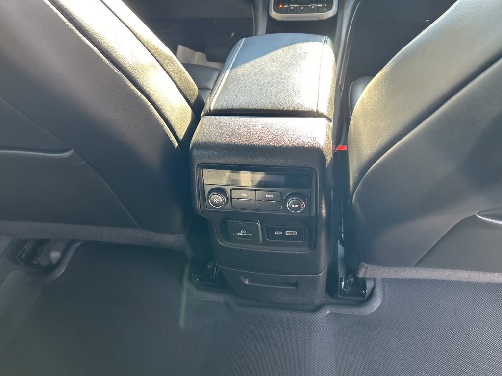 Used 2023 GMC Acadia SLT image 24
