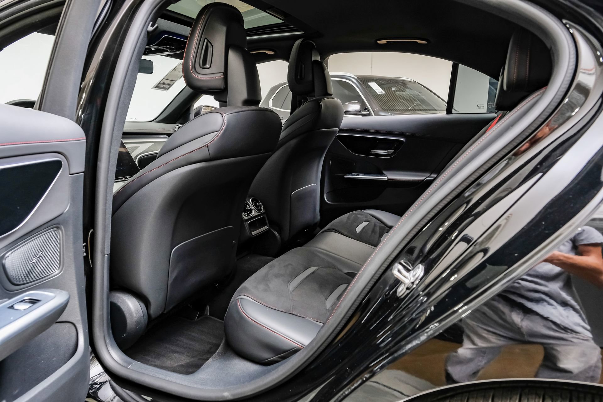 Used 2024 Mercedes-Benz C 43 AMG 4MATIC Sedan w/ Driver Assistance Package image 39