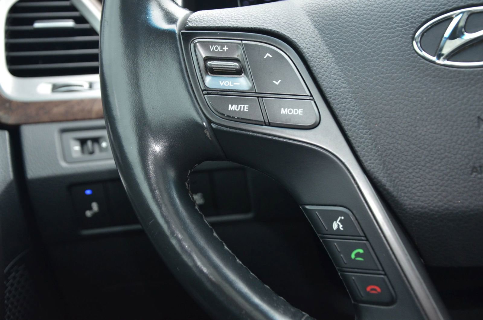 Used 2017 Hyundai Santa Fe Limited image 38