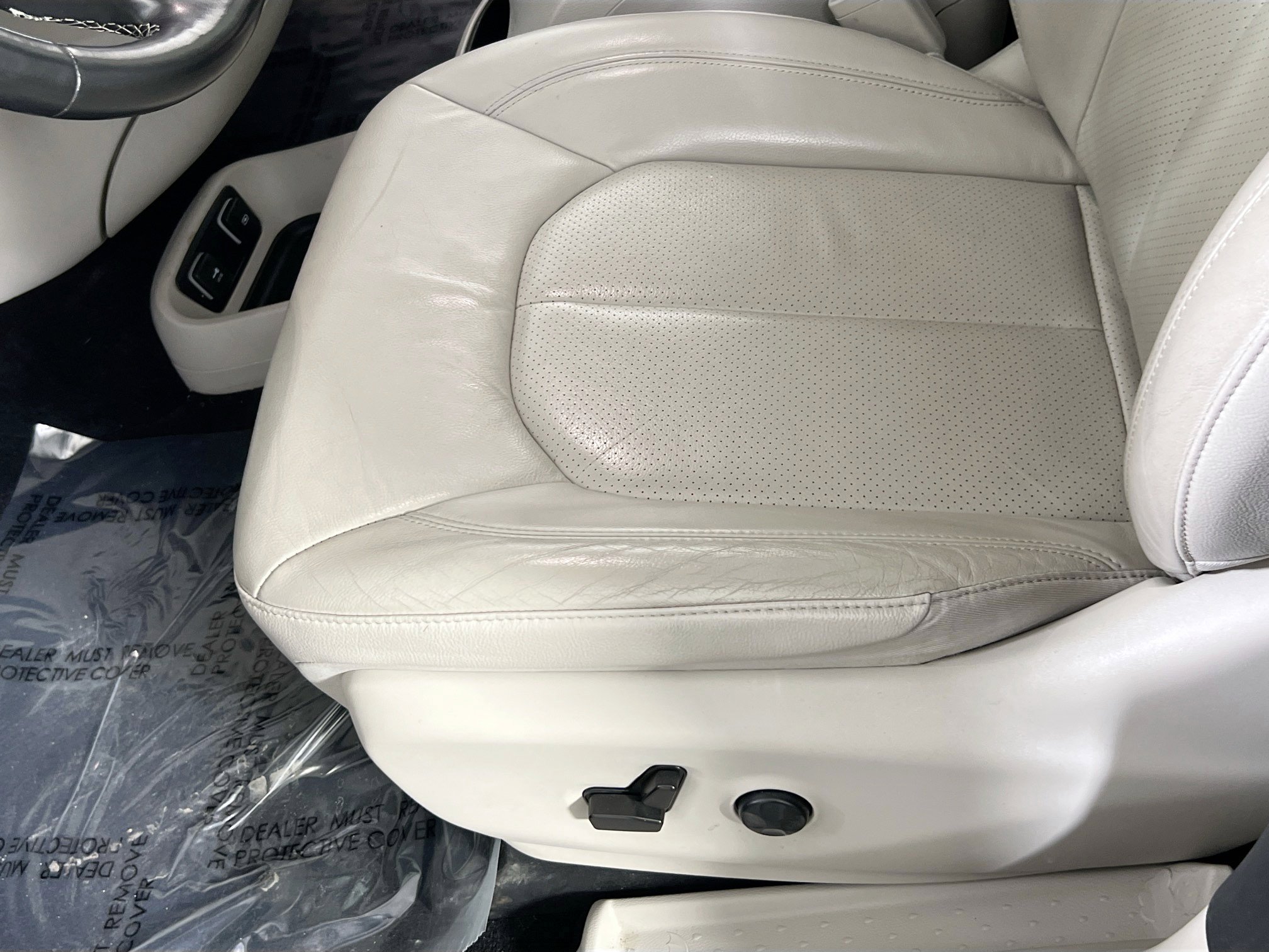 Used 2021 Chrysler Pacifica Touring-L image 18