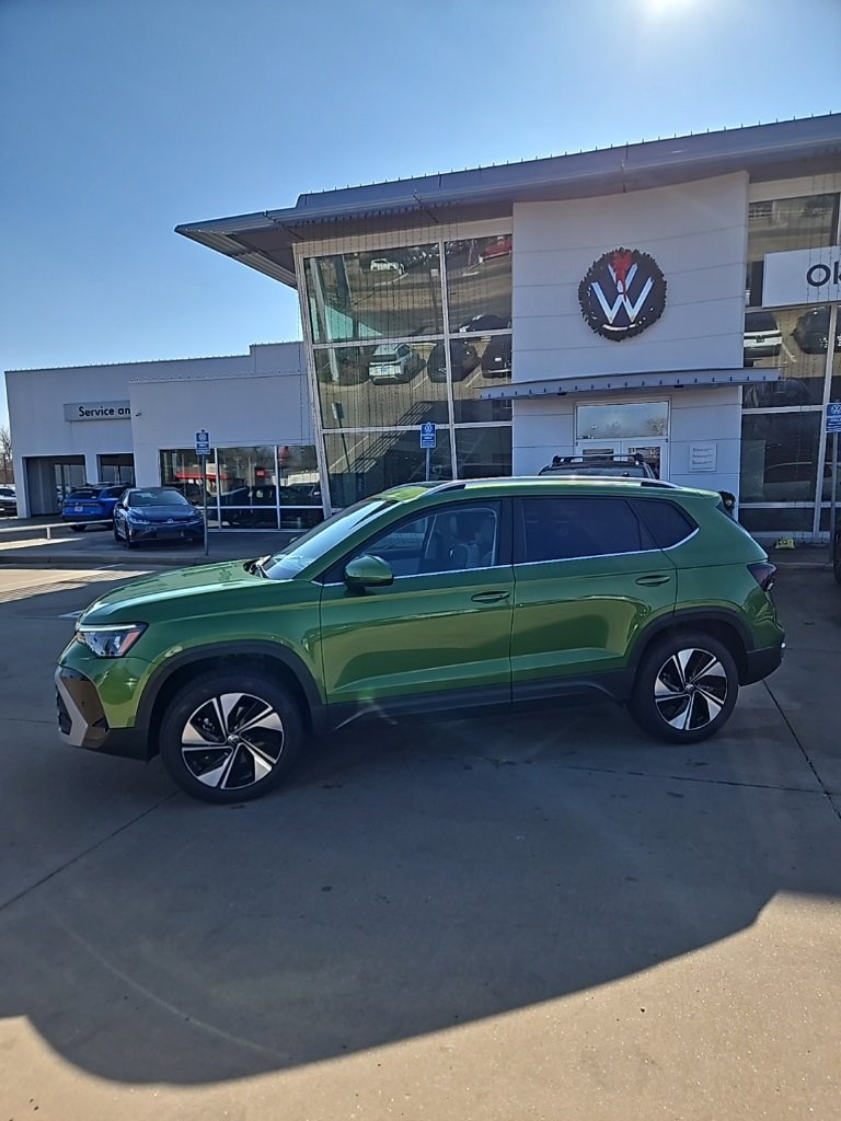 New 2026 Volkswagen Taos SE image 8