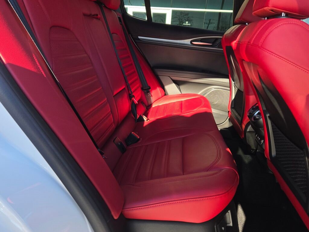 Used 2024 Alfa Romeo Stelvio Veloce image 9
