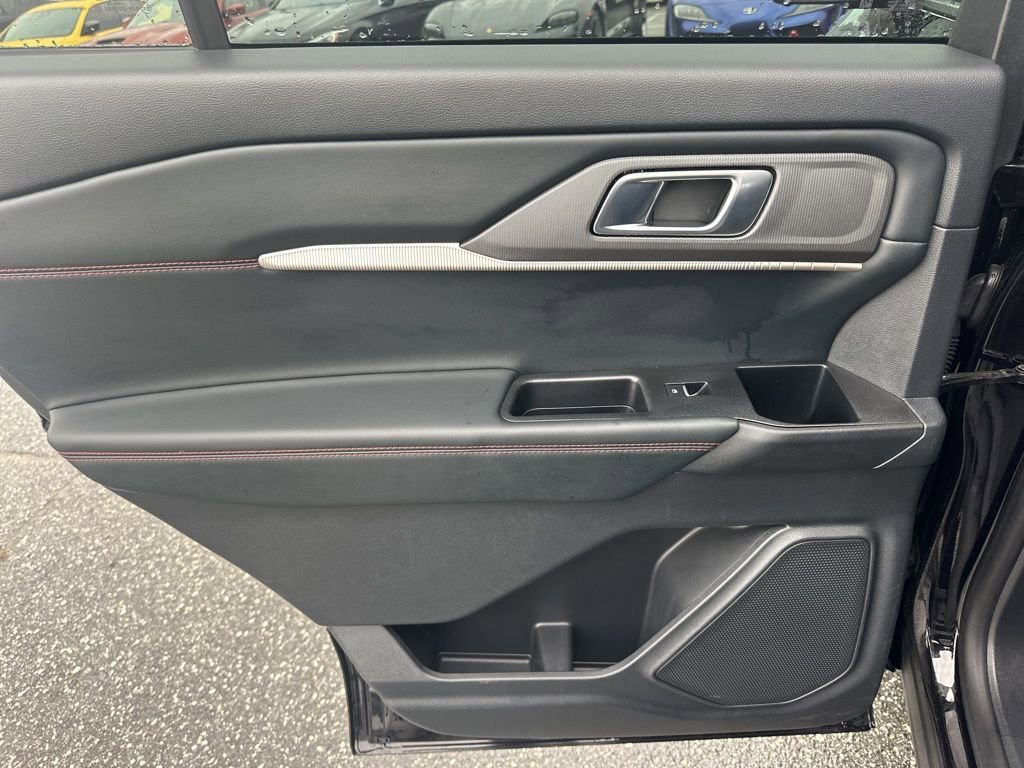 Used 2025 Ford Explorer ST-Line w/ ST-Line Street Pack image 28