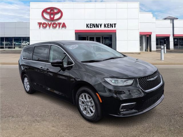 Used 2024 Chrysler Pacifica Touring-L video 1