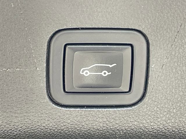 Used 2023 Chevrolet Tahoe High Country w/ Advanced Technology Package AWD/4WD image 32