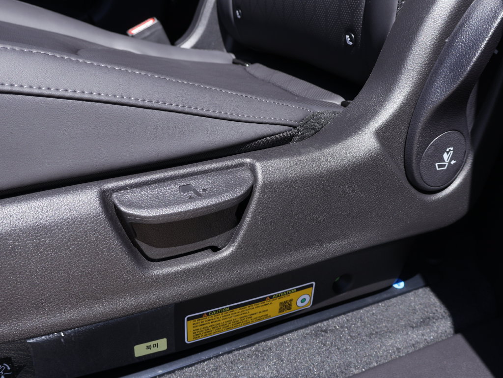 New 2027 Kia Carnival SX w/ Dark Edition Package FWD image 15