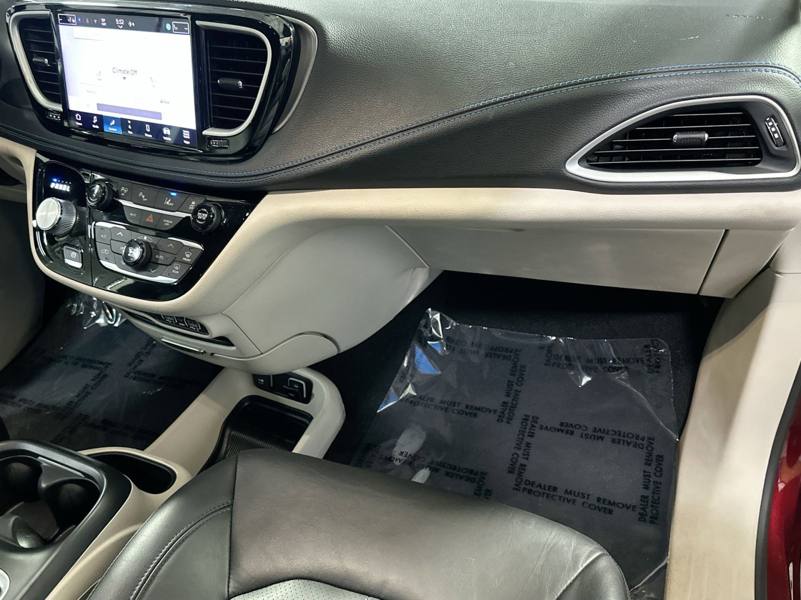 Used 2021 Chrysler Pacifica Touring-L image 38