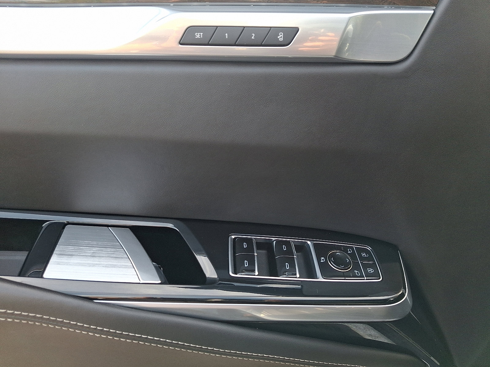 Certified 2025 Cadillac Escalade ESV Sport Platinum w/ LPO, Floor Liner Package AWD/4WD image 15