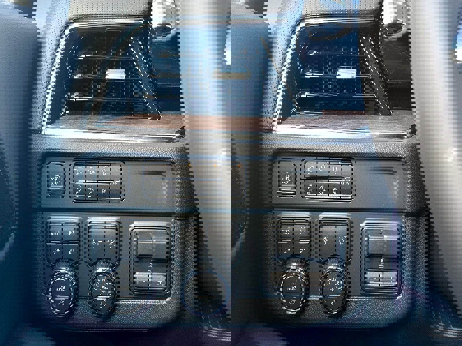 New 2026 Chevrolet Suburban High Country image 70