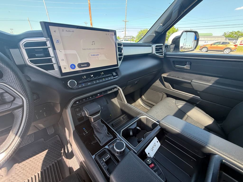 Used 2025 Toyota Tundra Limited AWD/4WD image 16