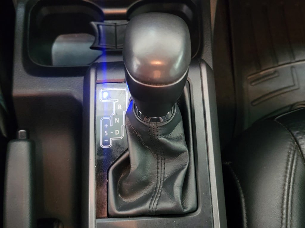 Used 2020 Toyota Tacoma TRD Sport w/ TRD Premium Sport Package AWD/4WD image 17