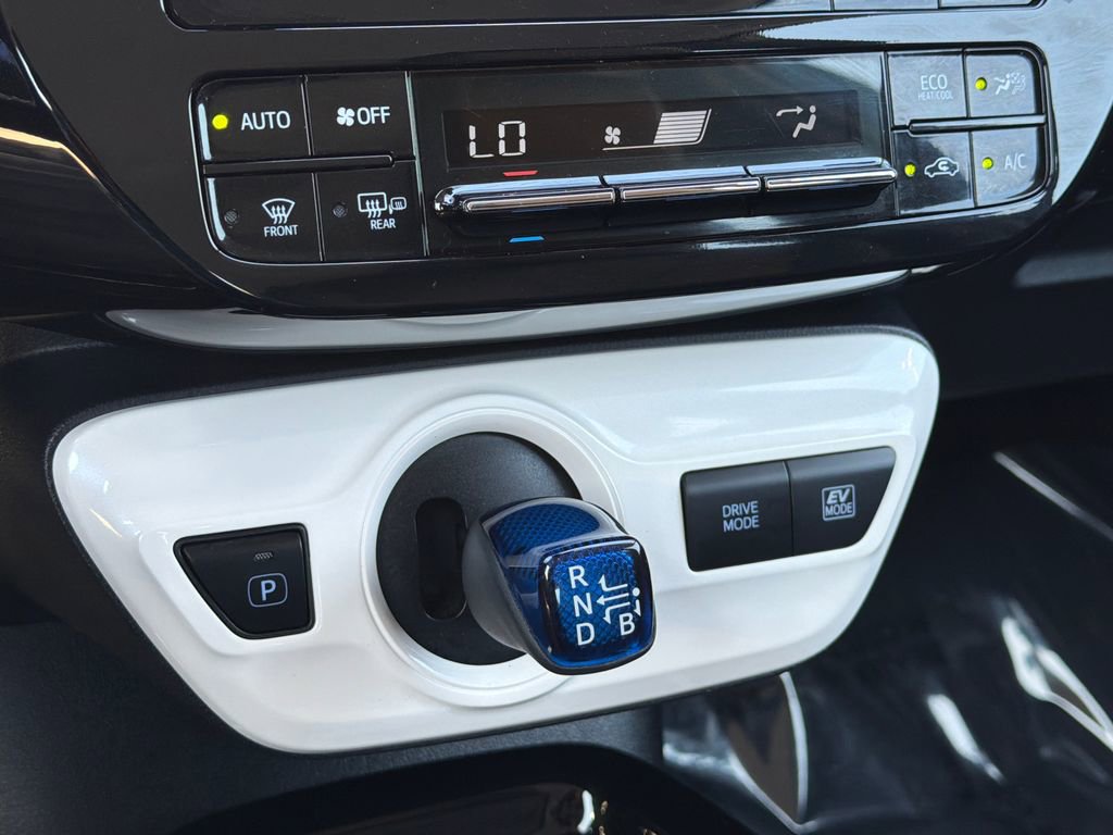 Used 2018 Toyota Prius Three Touring FWD image 21