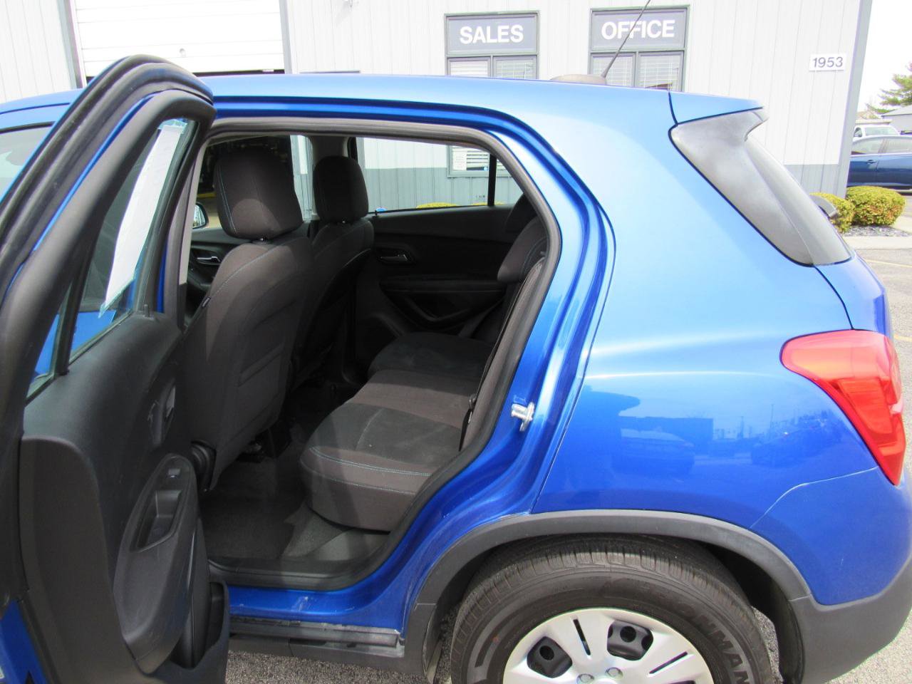 Used 2015 Chevrolet Trax LS FWD image 32