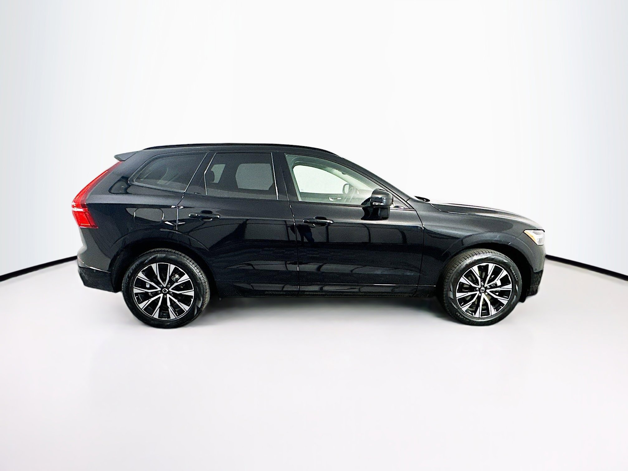 Used 2025 Volvo XC60 B5 Plus w/ Climate Package image 10