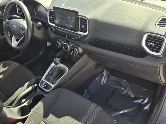 Used 2024 Hyundai Venue SEL FWD image 18