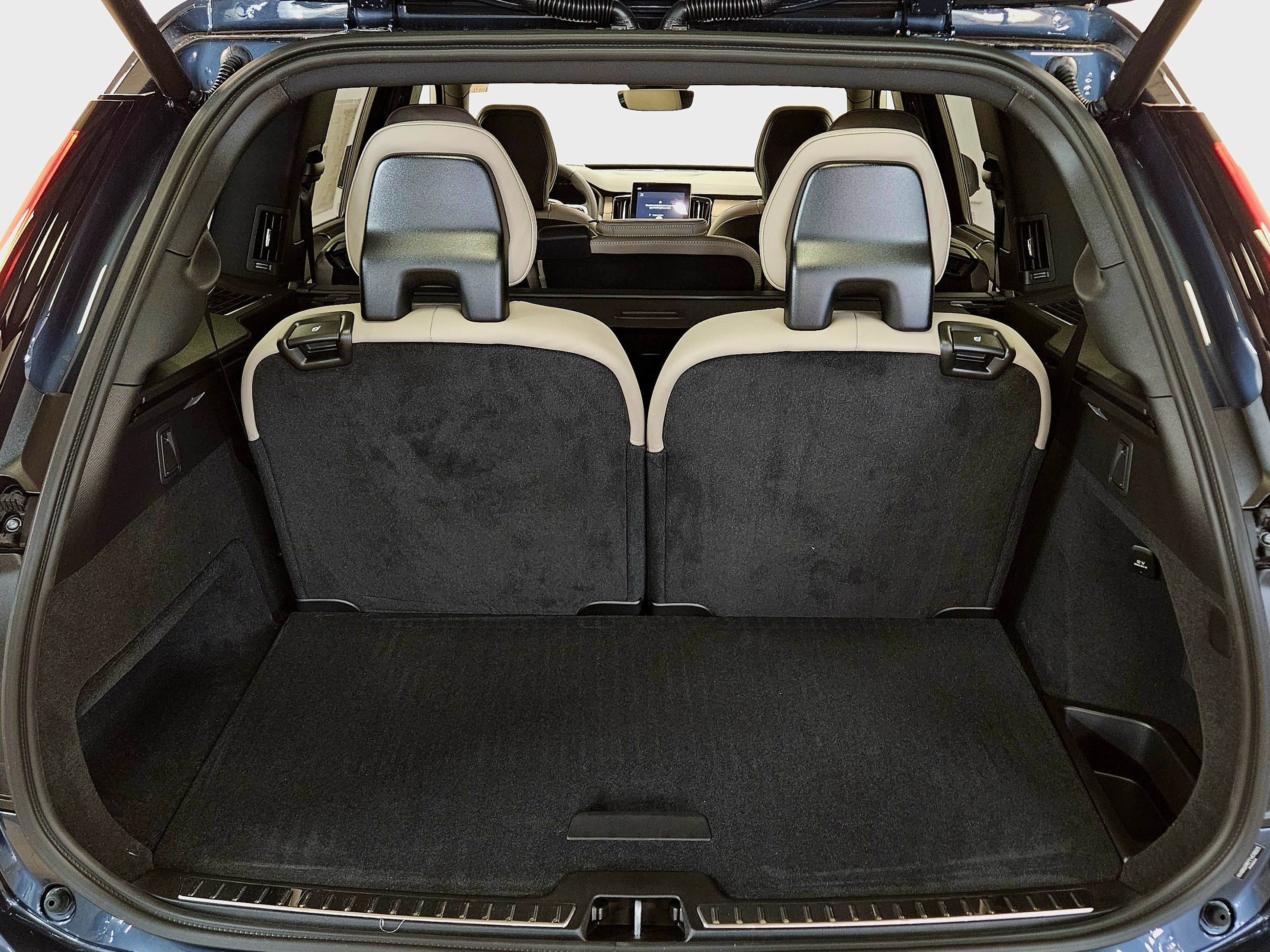 New 2026 Volvo XC90 B6 Ultra w/ Protection Package image 18