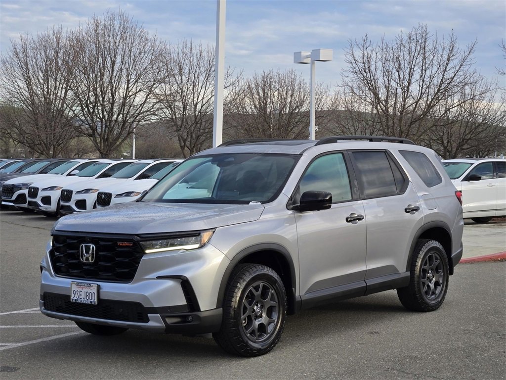 Used 2025 Honda Pilot TrailSport image 8