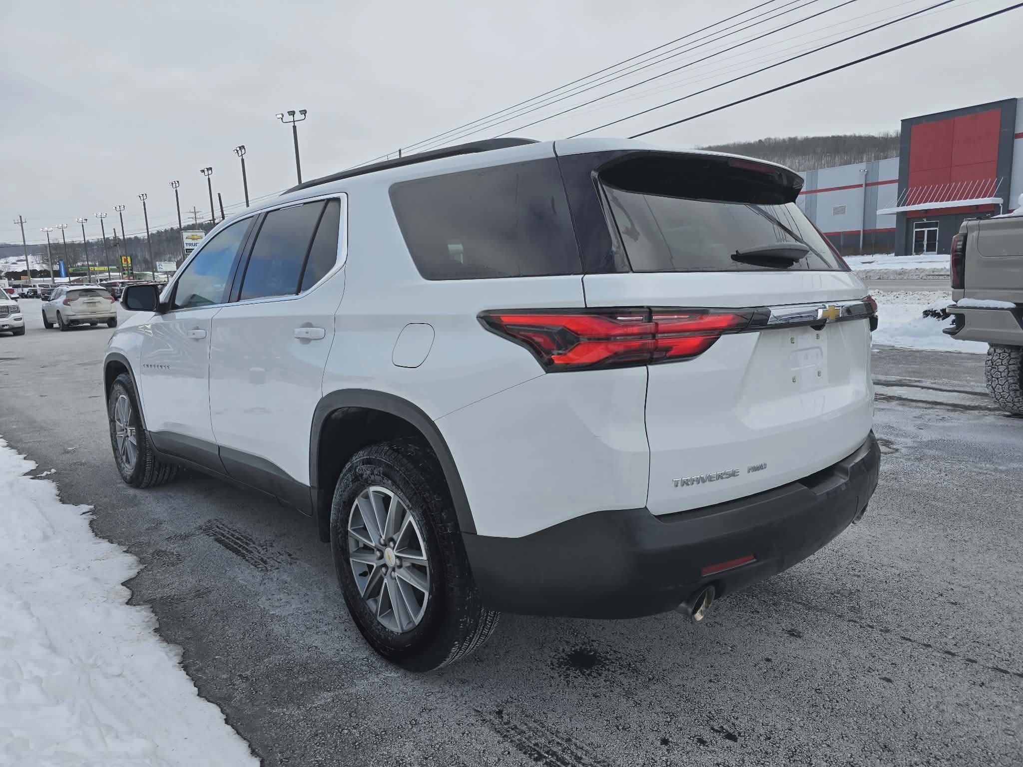 Used 2023 Chevrolet Traverse LT image 5