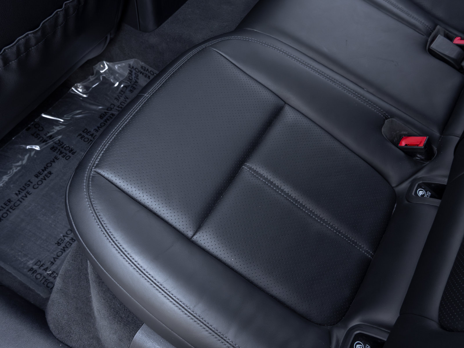 Certified 2026 Porsche Macan AWD/4WD image 43