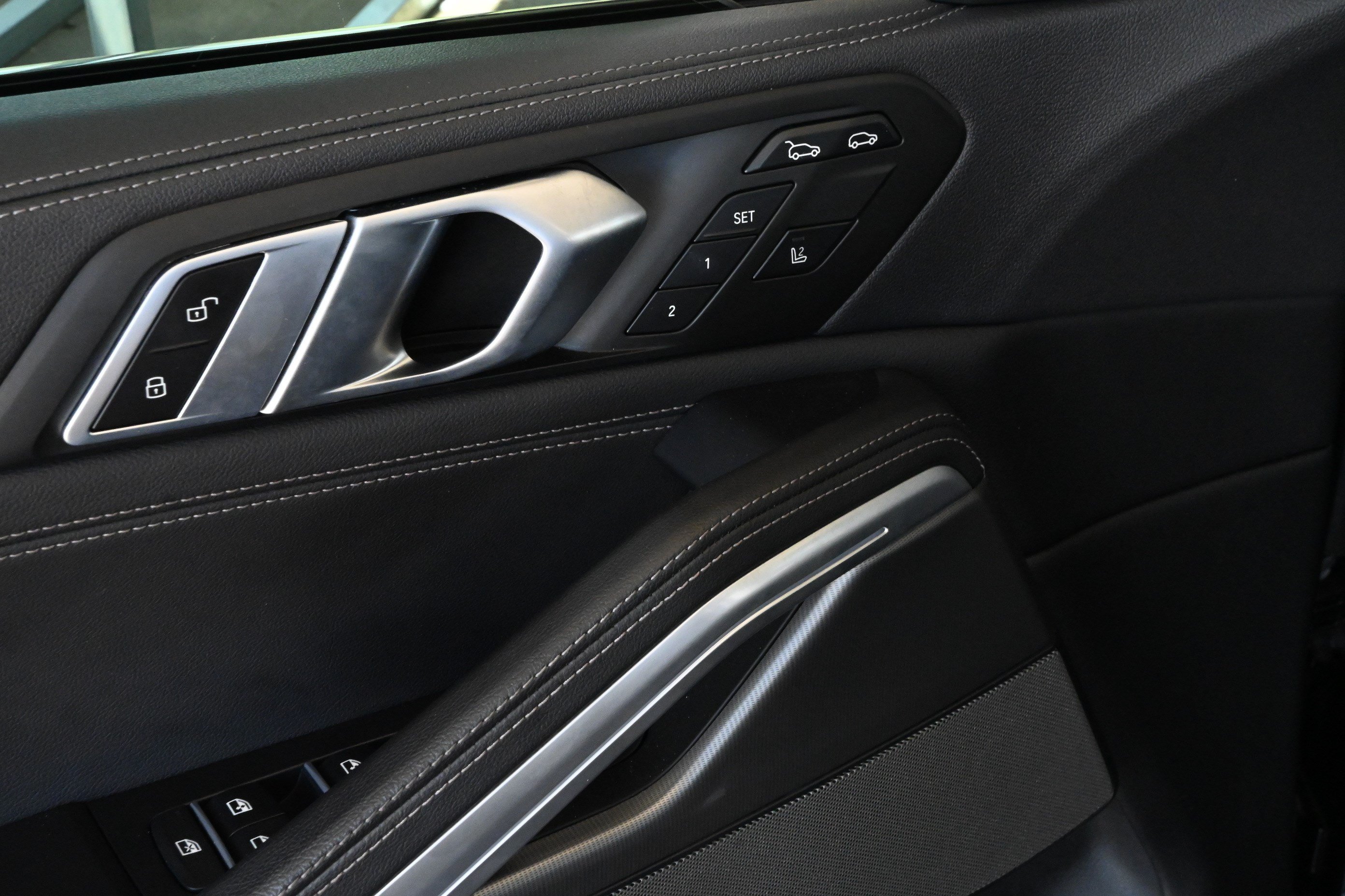 Certified 2022 BMW X6 M50i AWD/4WD image 27
