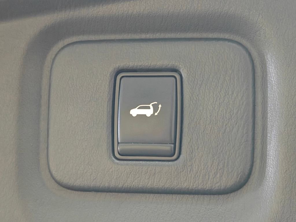 Used 2019 Nissan Pathfinder SL AWD/4WD image 32