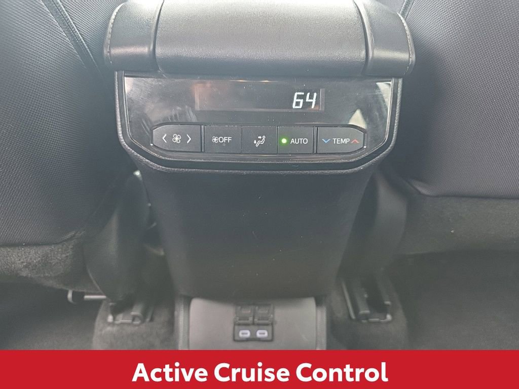 Used 2024 Toyota Highlander LE image 19