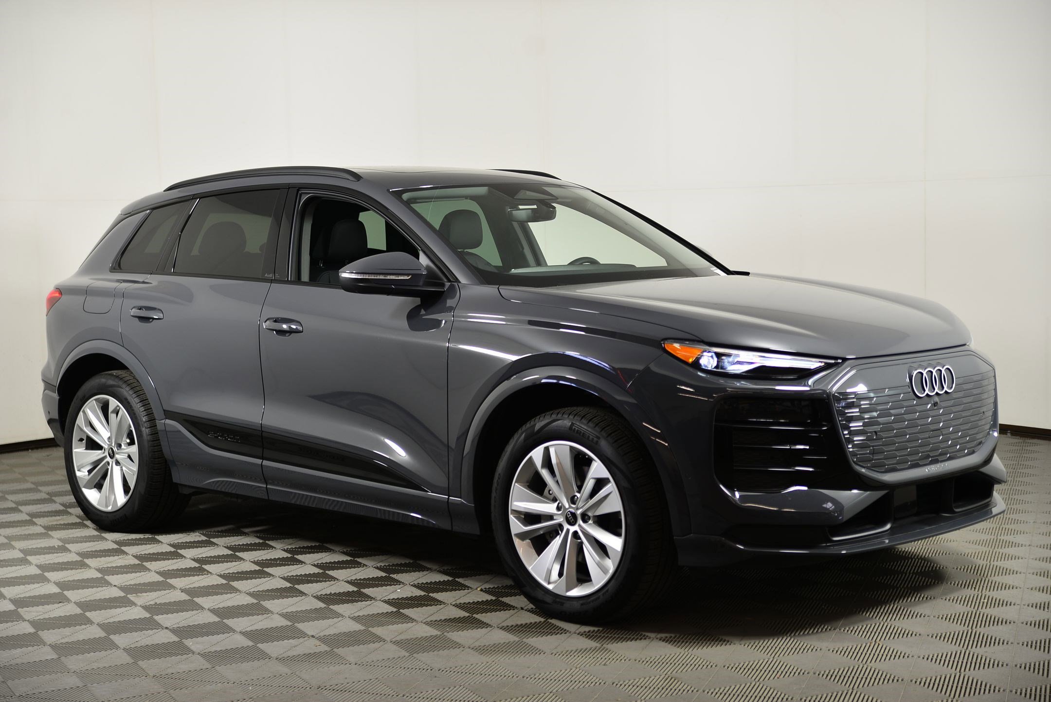 Certified 2025 Audi Q6 e-tron Premium w/ Convenience Package image 6