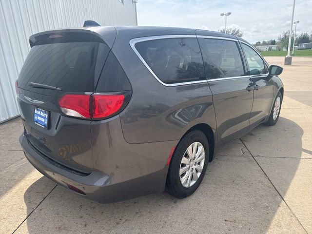 Used 2018 Chrysler Pacifica L image 7