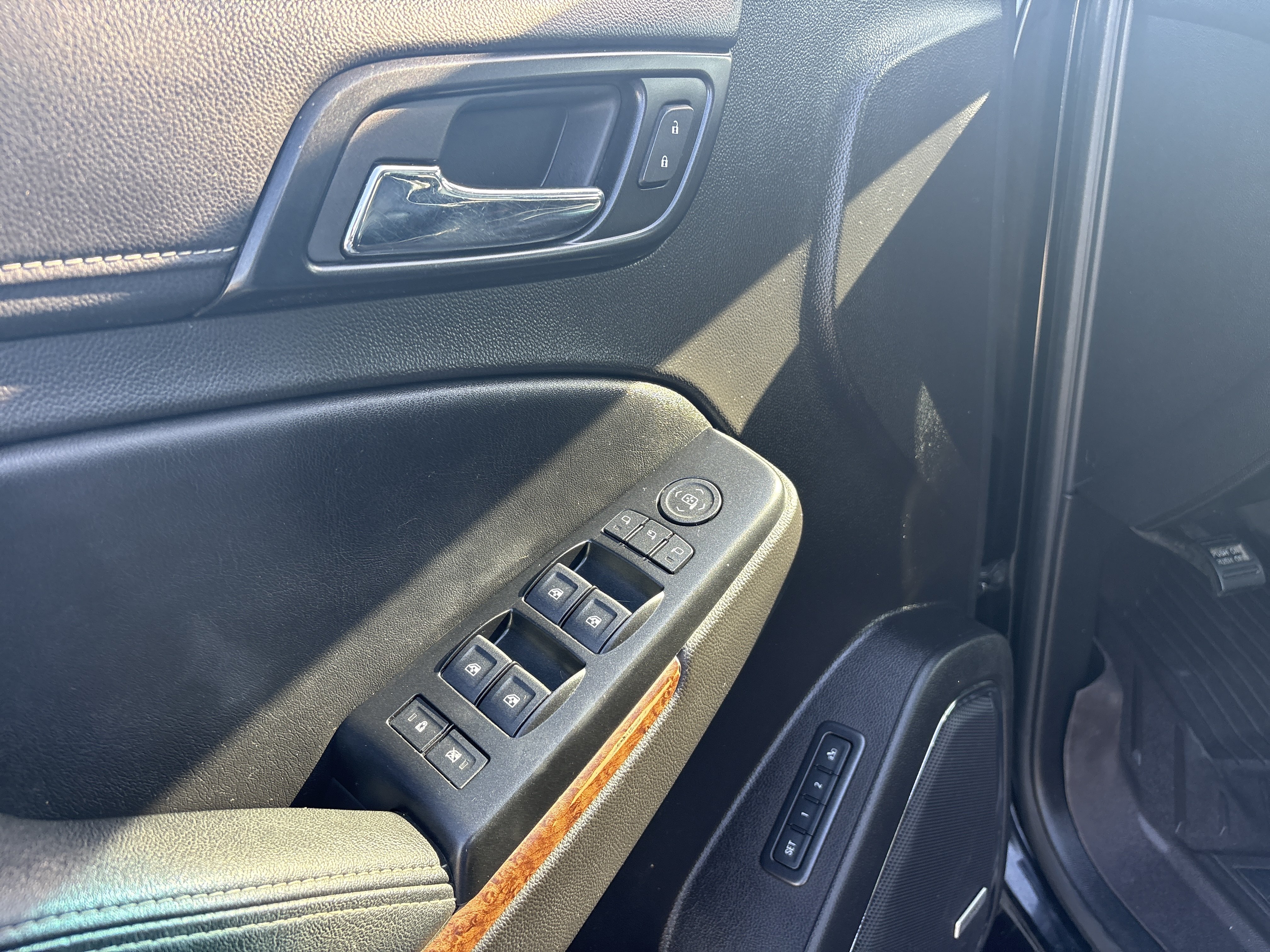 Used 2015 Chevrolet Tahoe LTZ AWD/4WD image 13