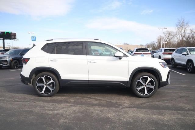 New 2026 Volkswagen Taos SEL image 4