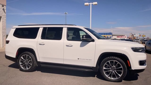 Used 2024 Jeep Wagoneer L Series II w/ Premium Group I AWD/4WD image 3