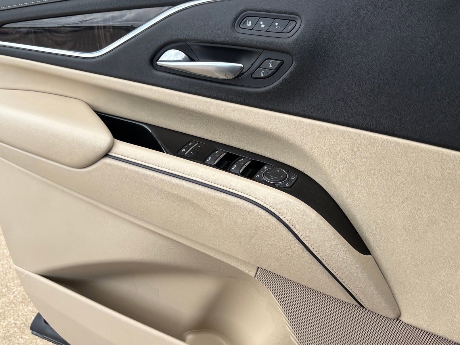 Used 2022 Cadillac Escalade Premium Luxury image 32