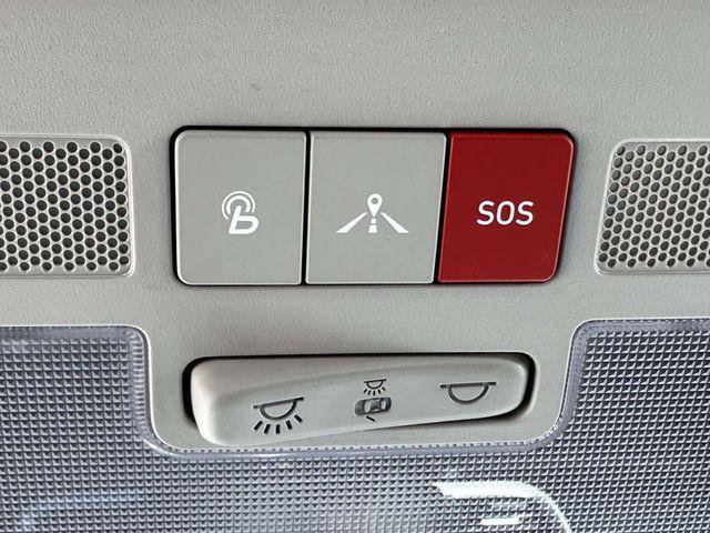 Used 2022 Hyundai Venue Limited FWD image 31