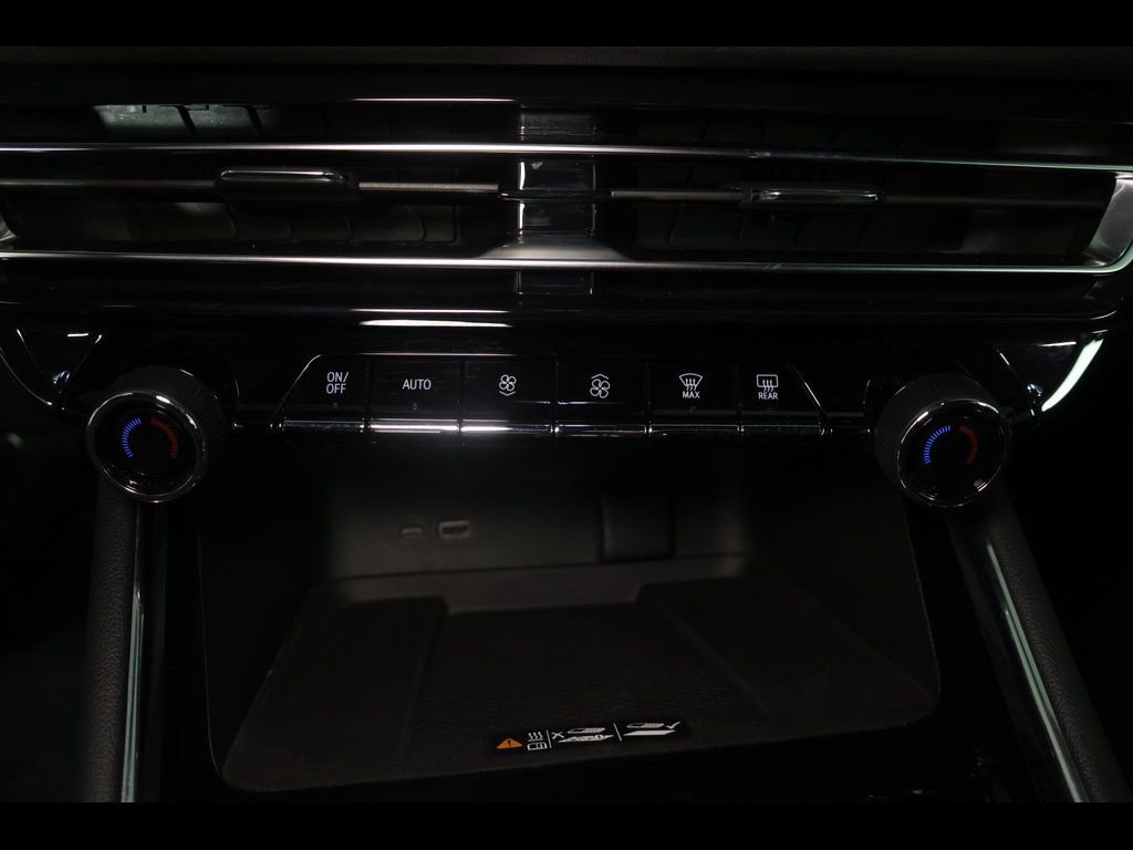 Used 2025 Chevrolet Traverse LT image 28