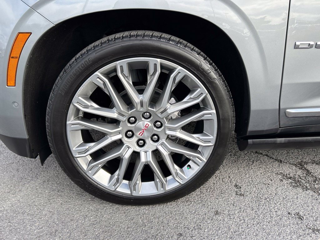 Used 2026 GMC Yukon Denali w/ Sun & Power Step Package AWD/4WD image 40