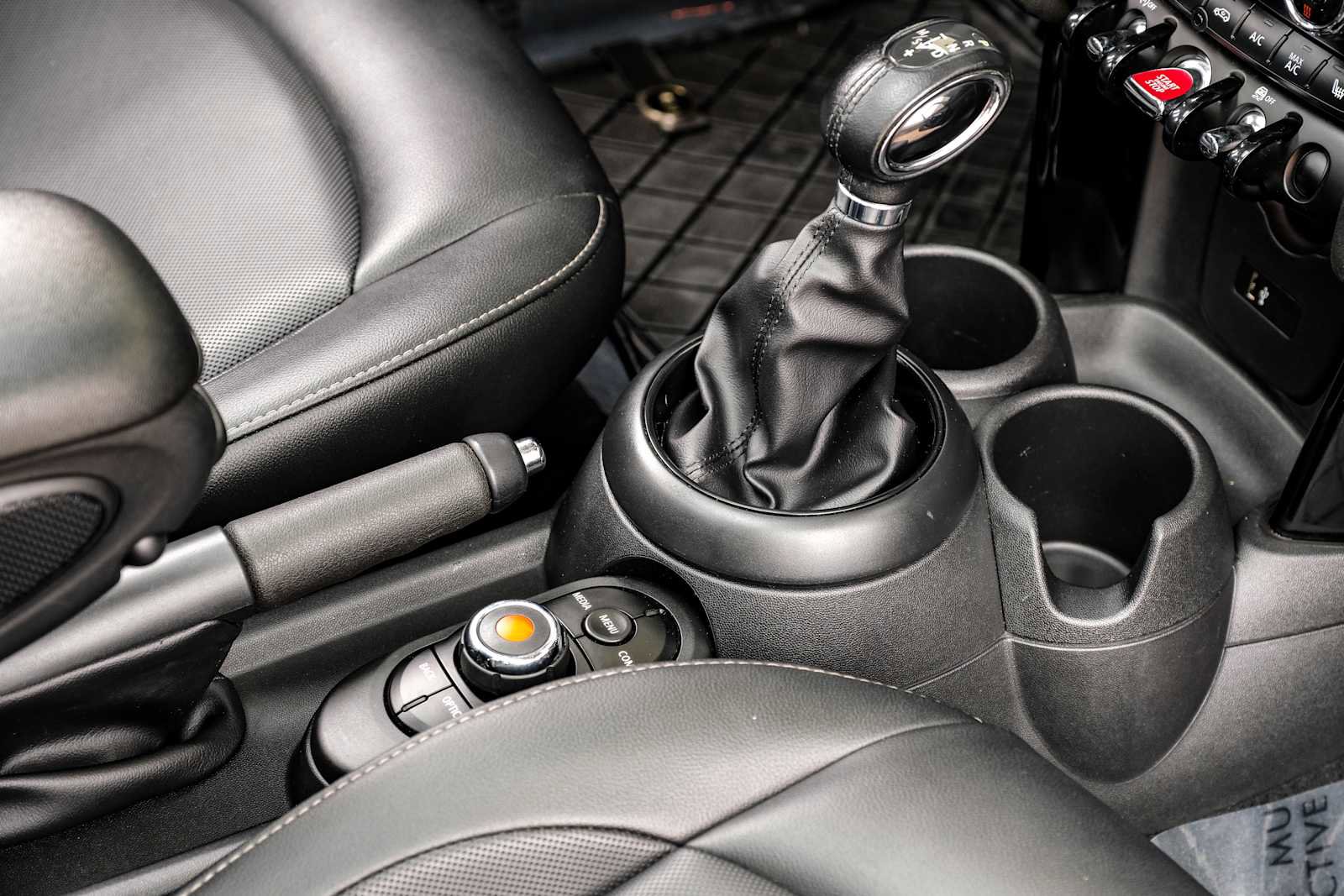 Used 2019 MINI Cooper 4-Door Hardtop image 26