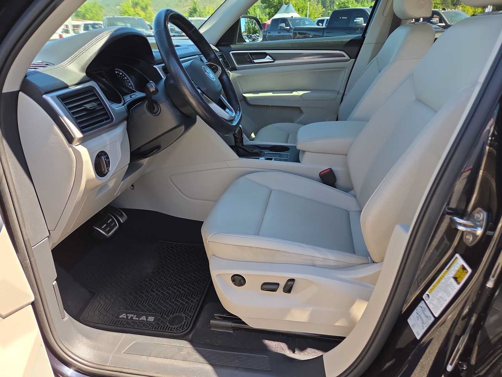 Used 2021 Volkswagen Atlas SE w/ Panoramic Sunroof Package FWD image 19