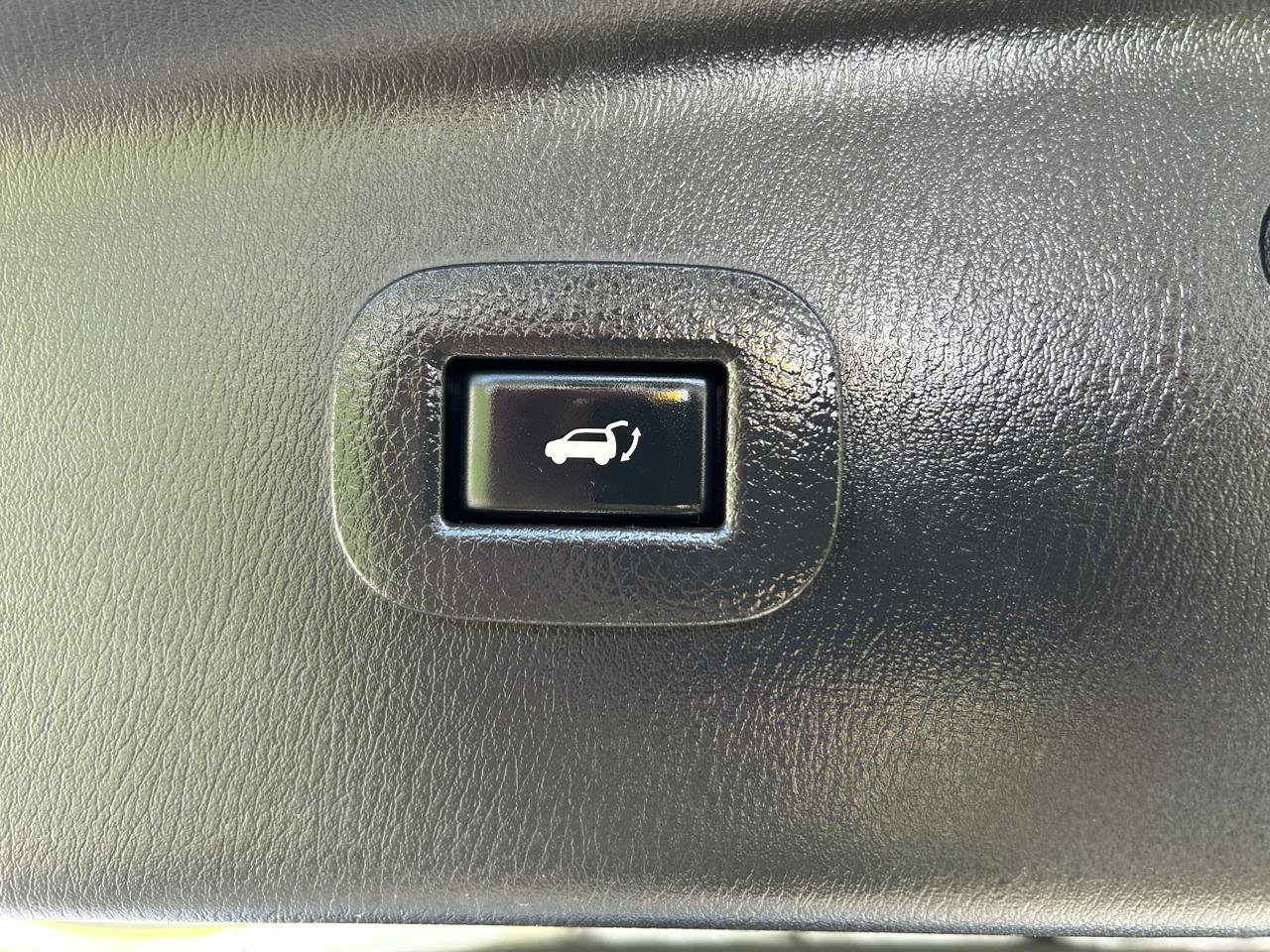 Used 2017 Nissan Armada Platinum w/ Interior Lighting Package AWD/4WD image 22